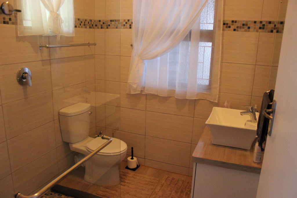 Smuts Ave. Guest Rooms Hermanus Eksteriør billede